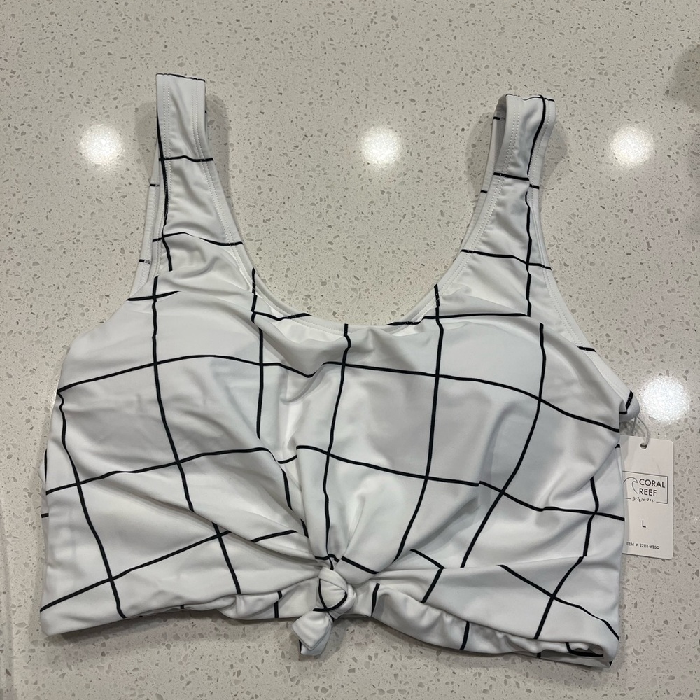 NWT Black and white Coral Reef Traveler swimsuit top size large